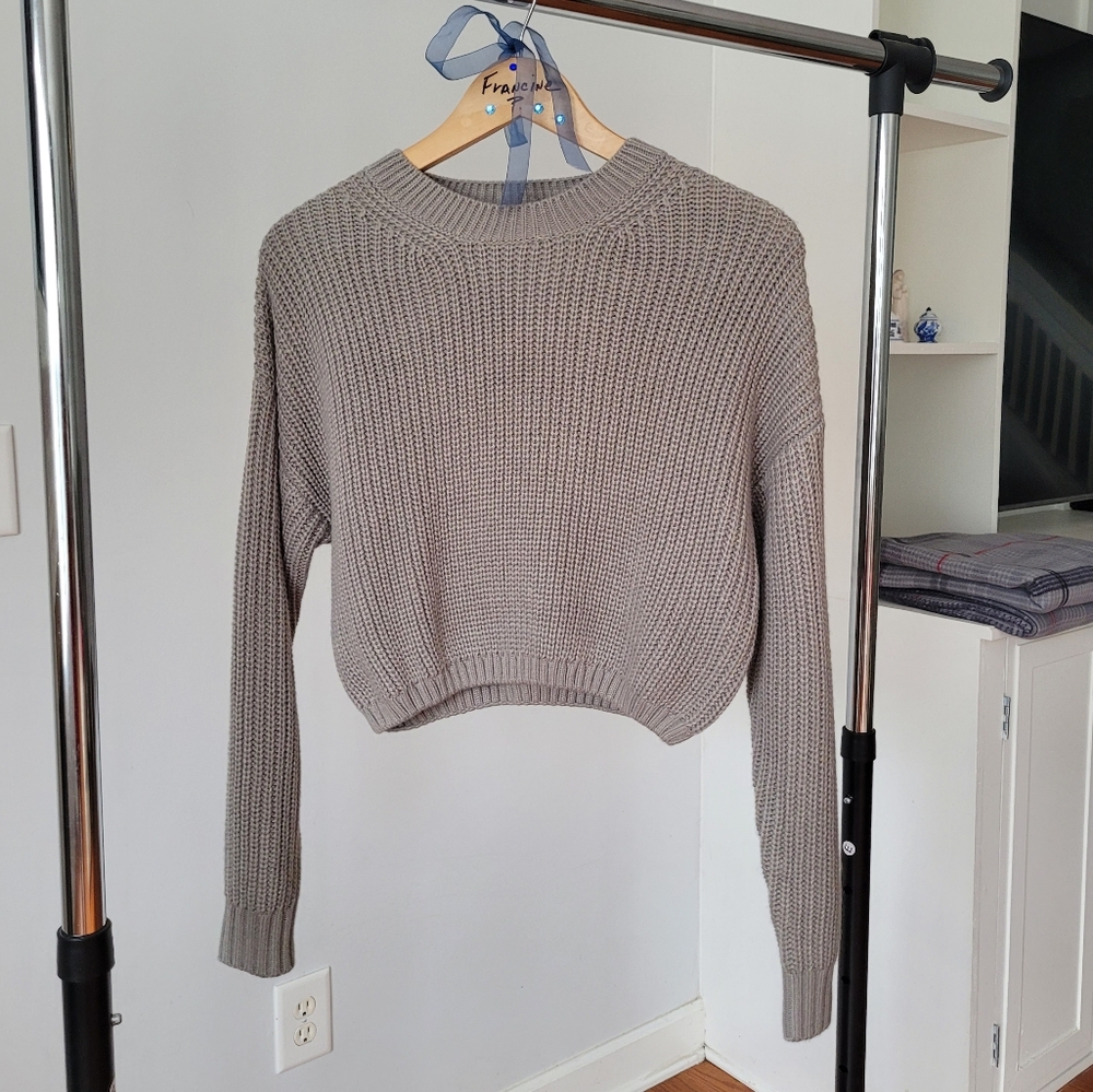 Cozy Gray Cropped Women's Sweater - Size Medium